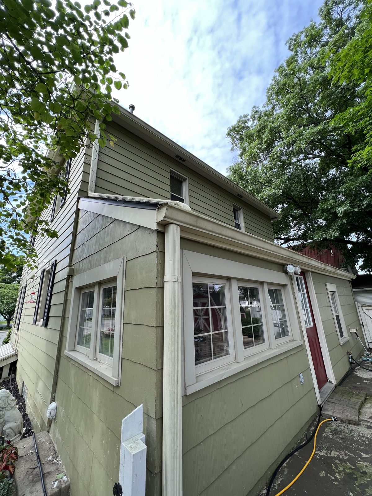Faded olive siding on a Middletown, OH home before repainting