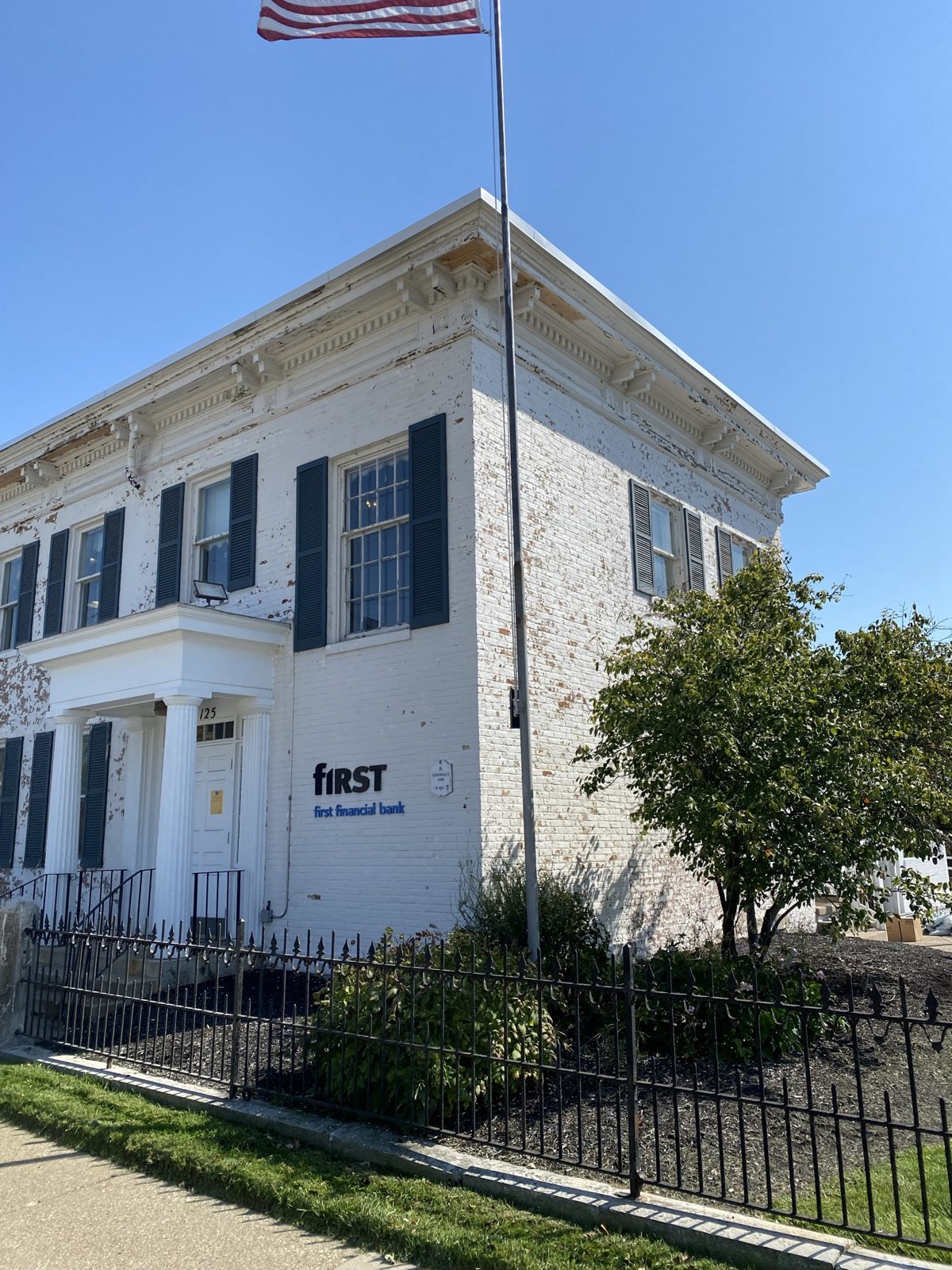 Commercial brick building in Trenton, OH with failing paint before restoration